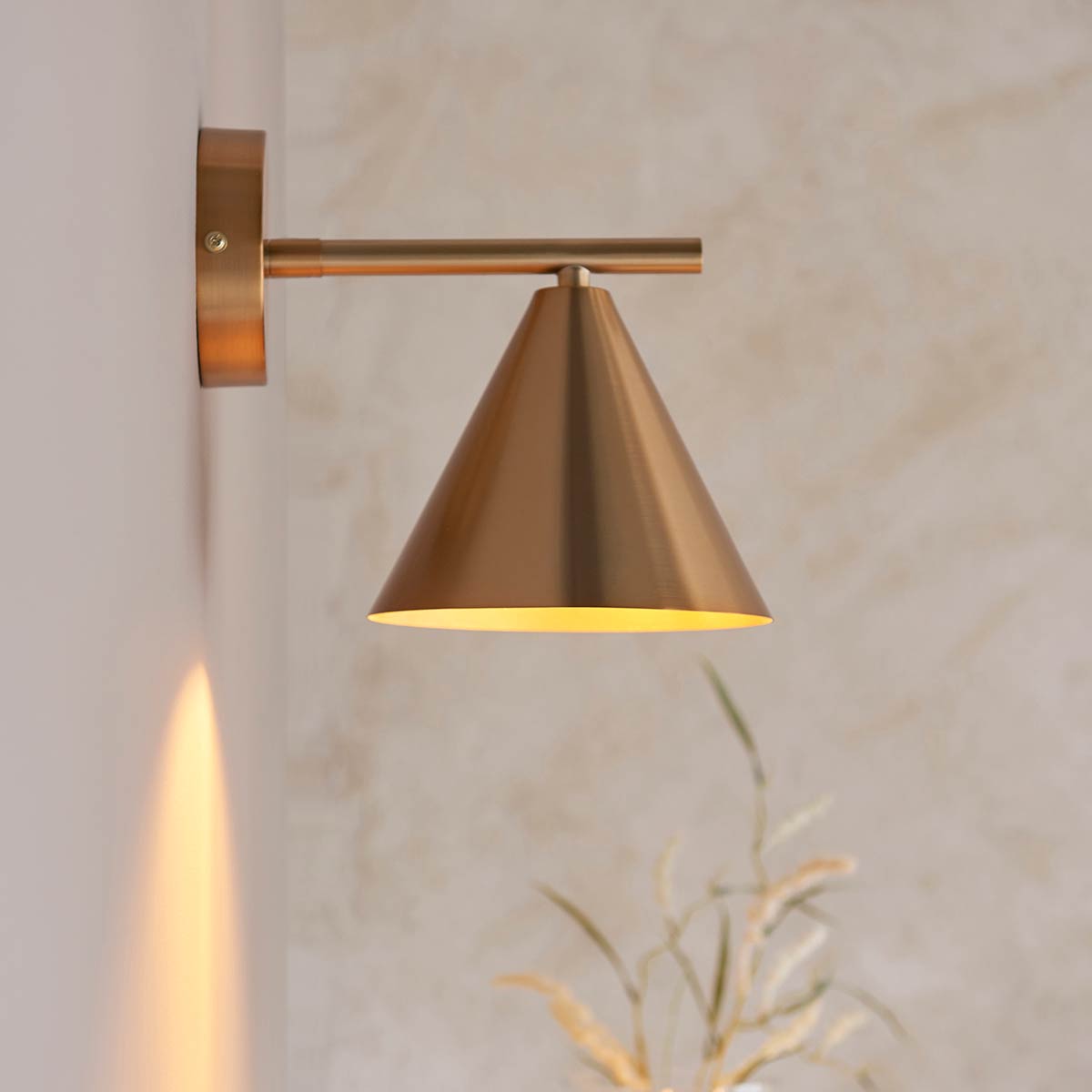 Classic Adjustable Single Metal Wall Light in Antique Brass