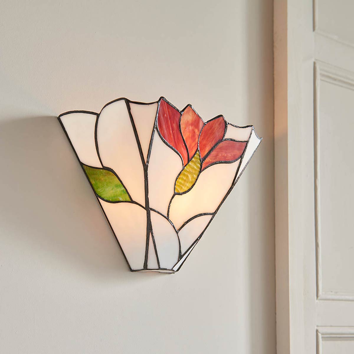 Botanica Tiffany Wall Light with Traditional Floral Design