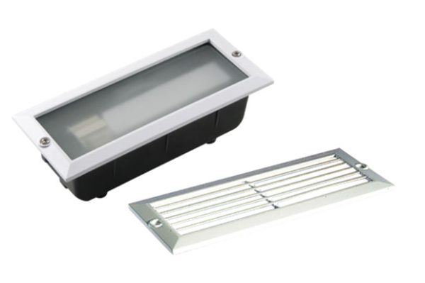 White cast aluminium outdoor brick light plain and louvred covers IP44