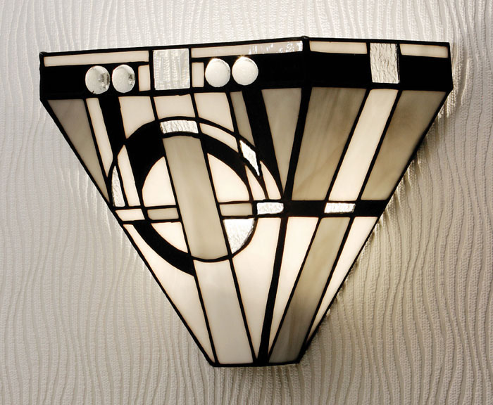 Metropolitan Tiffany Art Deco Style Wall Light