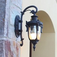 Traditional Outdoor Wall Lights