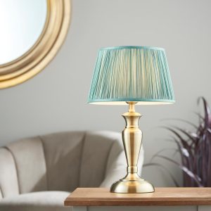 Oslo medium traditional table lamp in antique brass fir silk shade roomset